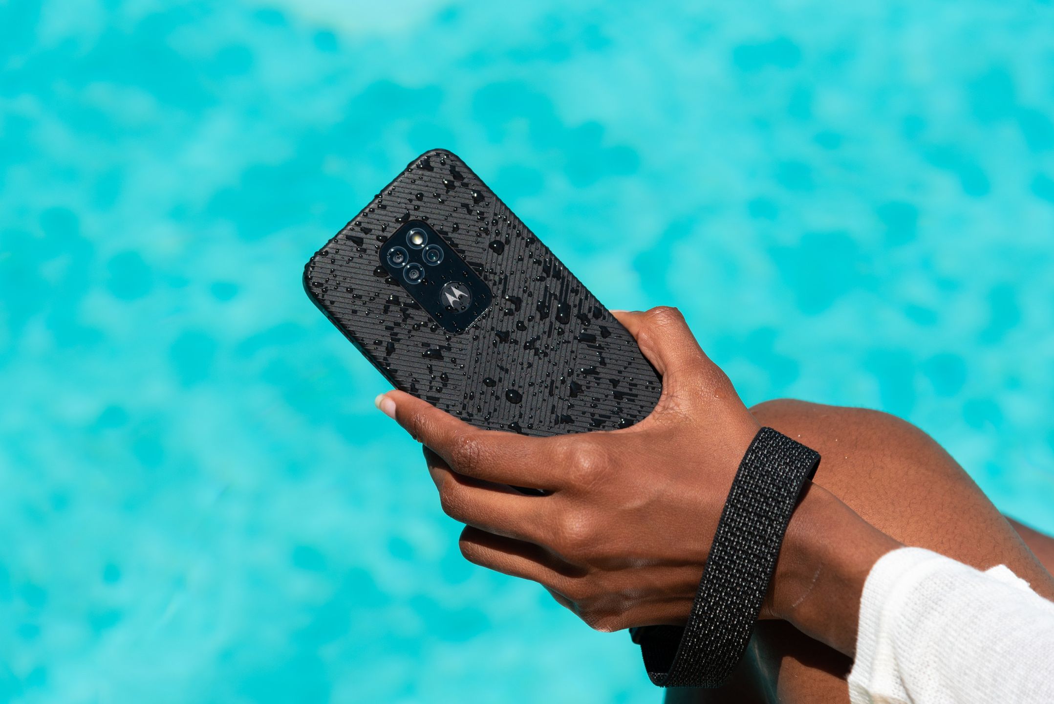 Kolejna legenda wskrzeszona. Pancerna Motorola Defy debiutuje w Polsce 1