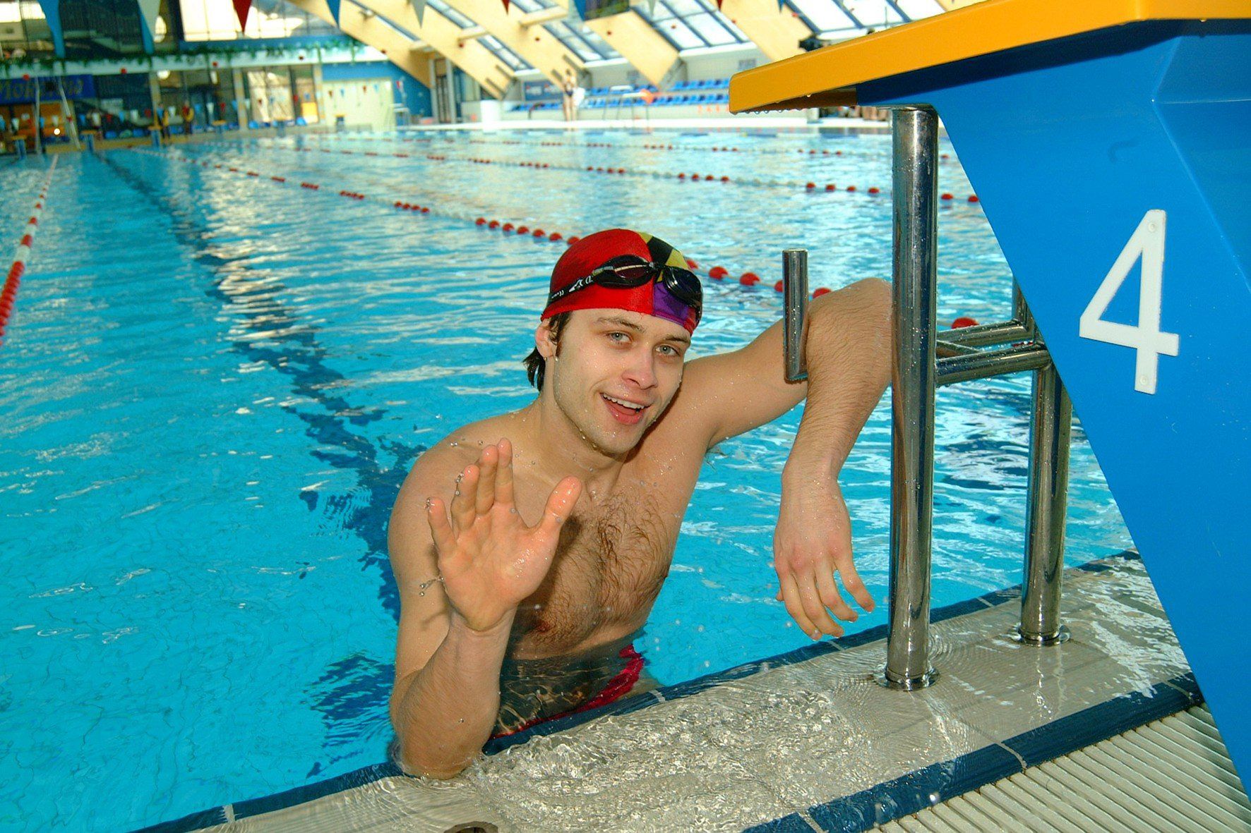 Maciej Zakościelny w 2002 roku podczas III Mistrzostw Polski Aktorów w Pływaniu.