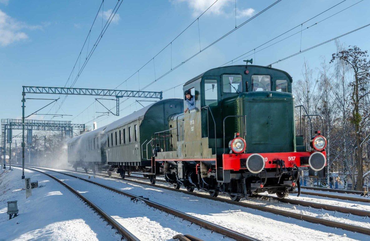 Wyjątkowe pociągi wyruszą na tory. Podróż w stylu retro i gorąca czekolada