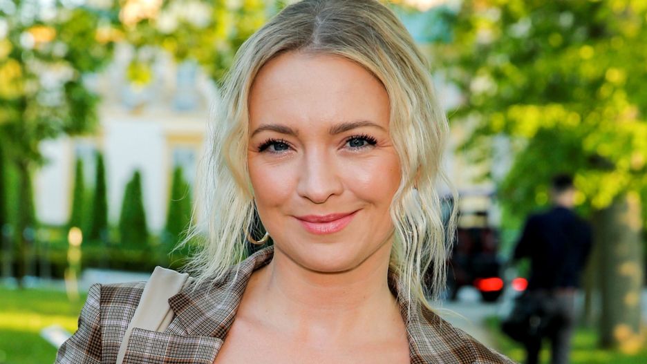 fot. AKPA
bluzka damska, bluzka różowa, maj 2023, marynarka damska, Uroczysta inauguracja Omenaa Art Foundation, Barbara Kurdej-Szatan