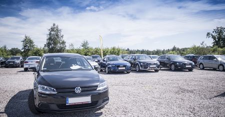 Kupujesz używane auto? Uważaj - blisko połowa nabywców jest nabijana w butelkę