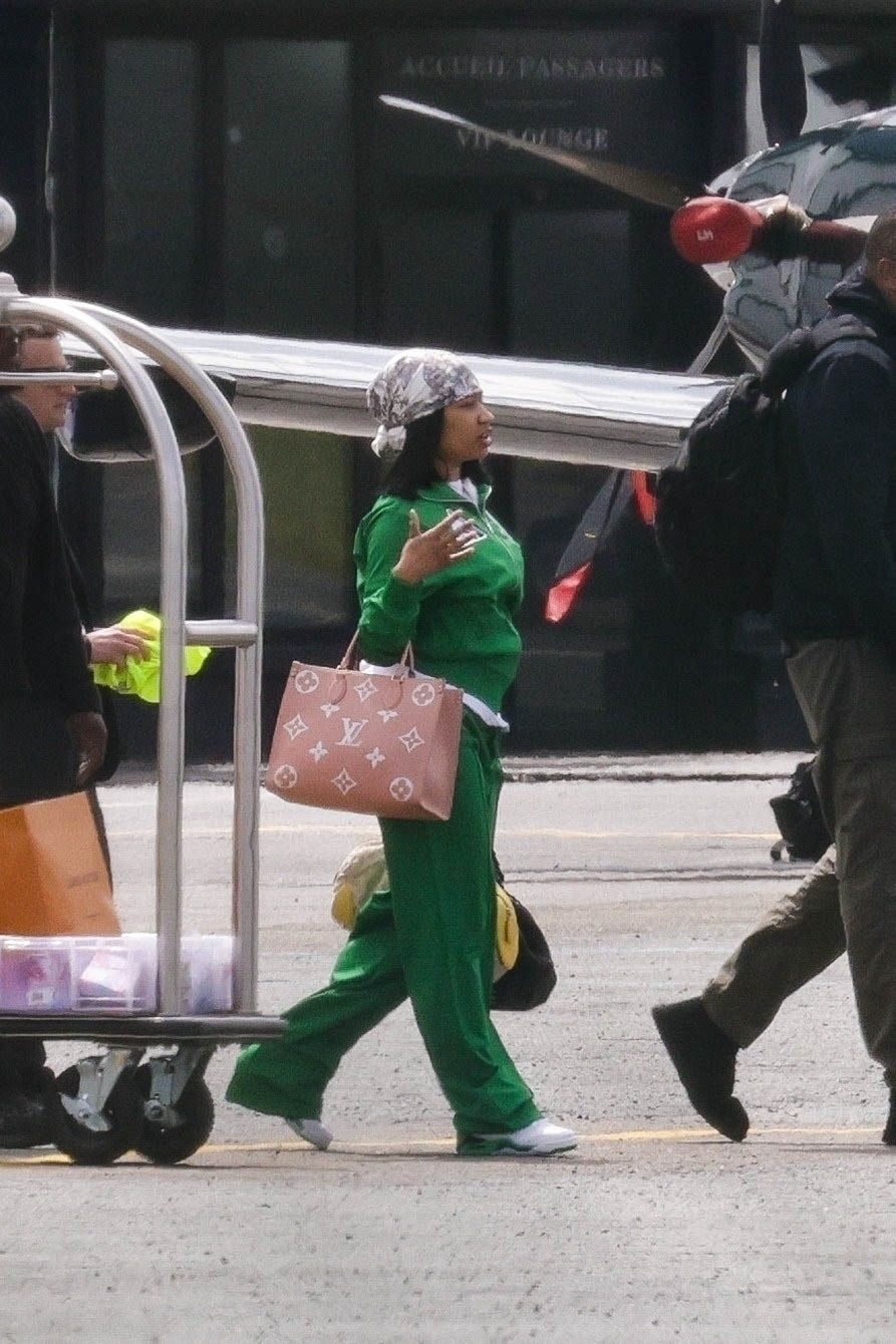 Nicki Minaj marches to a private jet