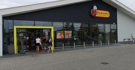 Sklepy otwarte 15 sierpnia. Czy dziś sklepy Biedronka są czynne?