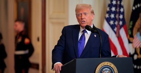 Biznes boi się Trumpa, a ten spełnia swoje zapowiedzi