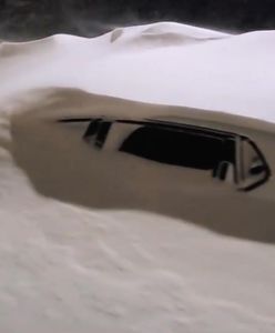 Samochody zakopane w gigantycznych zaspach śnieżnych. Francuzi publikują nagranie