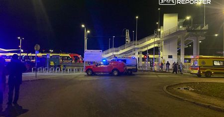 Pieszy wtargnął pod pociąg na stacji w Warszawie. Został potrącony