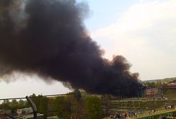 Czarny dym nad miastem - płonie magazyn kolei
