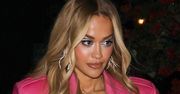 Rita Ora nie wychodzi z formy. W różowym płaszczu i mini zrobiła furorę
