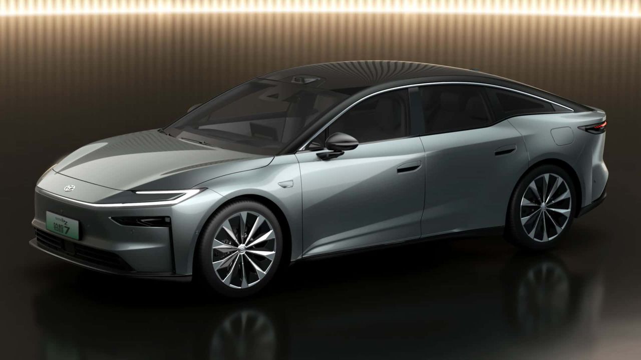 Elektryczna Toyota z silnikiem Huawei podbija Chiny. Z taką ceną to zrozumiałe