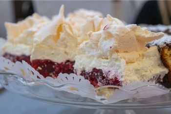 Popularne ciasto robię z sezonowymi owocami. Wygląda jak z najlepszej cukierni