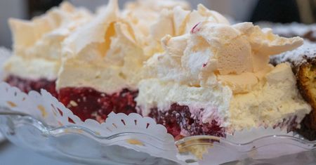 Popularne ciasto robię z sezonowymi owocami. Wygląda jak z najlepszej cukierni