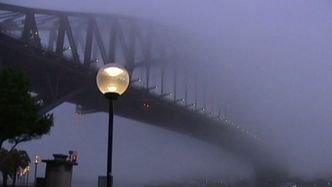 Zobacz Sydney we mgle. Lotnisko sparaliżowane