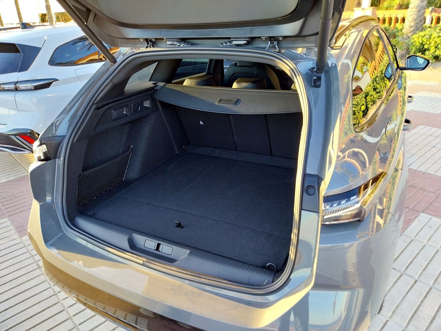 Peugeot E-308
