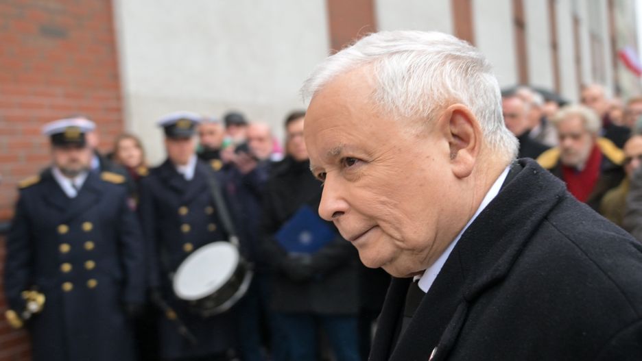 Gdańsk, 12.02.2024. Prezes PiS Jarosław Kaczyński na odsłonięciu tablicy pamiątkowej śp. Prezydenta Lecha Kaczyńskiego, 12 bm. w siedzibie gdańskiego oddziału IPN. (aldg) PAP/Adam Warżawa