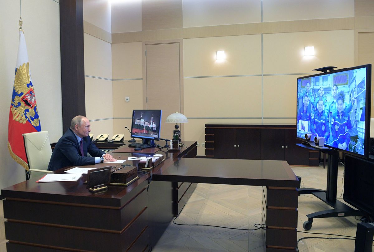 Władimir Putin podczas rozmowy z rosyjską załogą ISS. Zdjęcie z 2020 r.