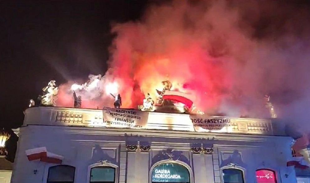 Incydent naprzeciwko Pałacu Prezydenckiego. Policja zatrzymała aktywistów 