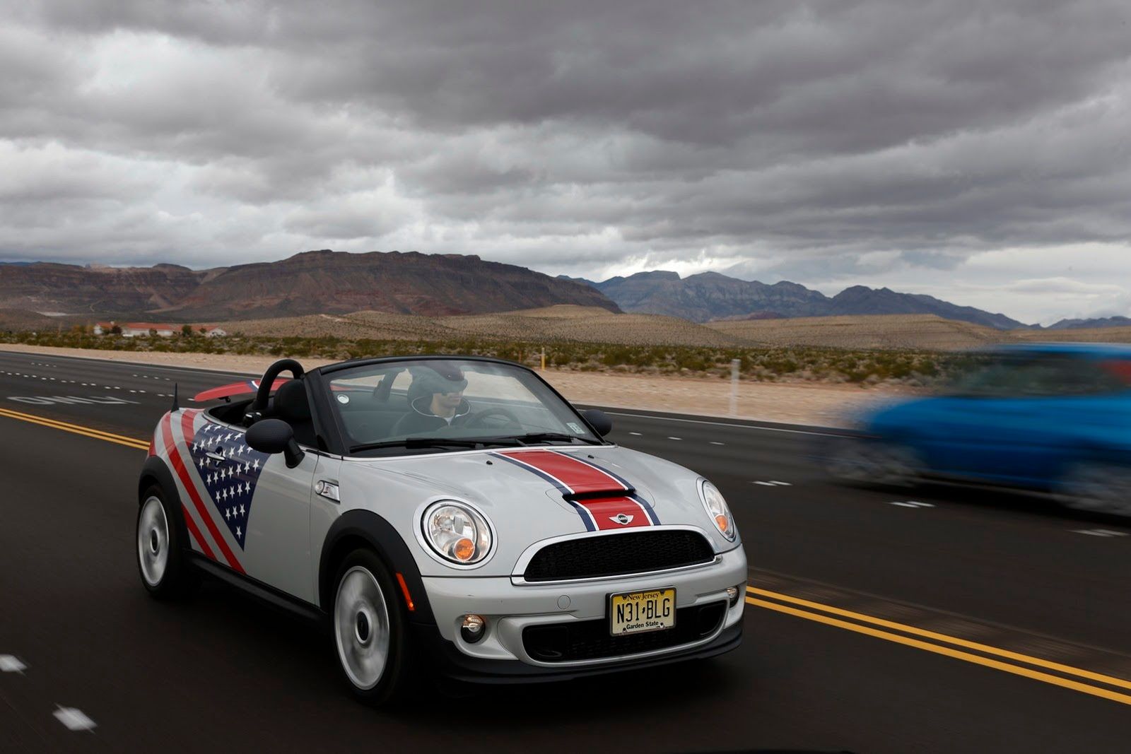 Galeria Mini jako celebracja sprzedaży półmilionowego egzemplarza w USA 260