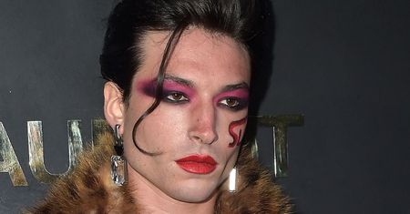 Ezra Miller przetrzymuje na swojej farmie MATKĘ Z TROJGIEM DZIECI?!