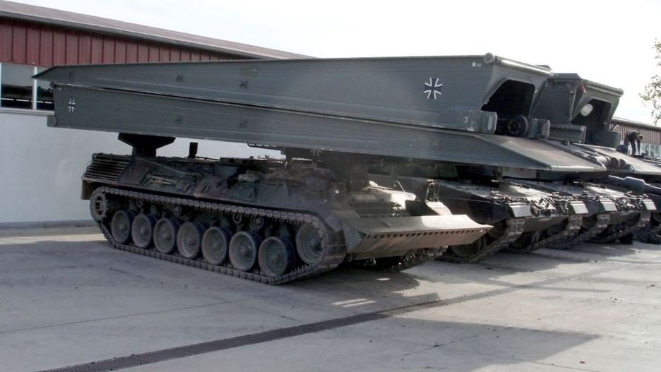 Niemcy przekażą Ukrainie 16 czołgów mostowych 