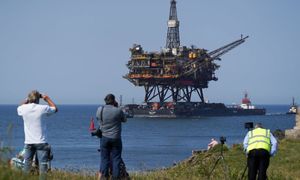 Ropa reaguje na sytuację w świecie. Fala toczy się od Wenezueli, przez Rosję, po Iran