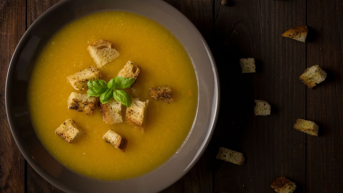 Krem z batatów to zdrowa i pożywna zupa.