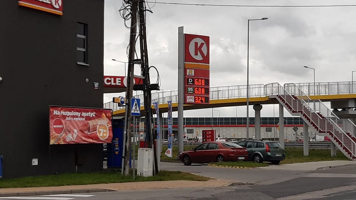 Ceny na warszawskich stacjach benzynowych już notują 6 zł za litr Pb95.