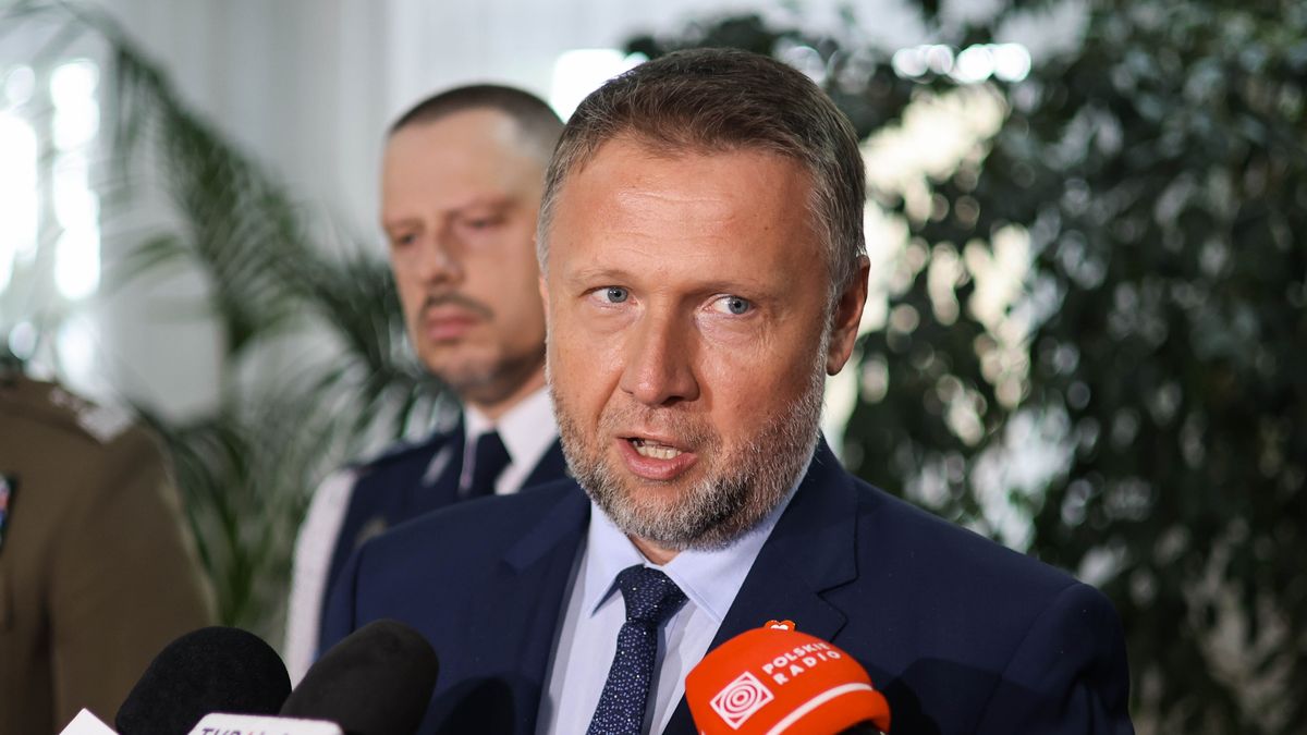 Marcin Kierwiński
Mrozy (pow. miński), 01.09.2026. Minister spraw wewnętrznych i administracji Marcin Kierwiński (P) podczas briefingu prasowego w Zespole Szkół im. A. Mickiewicza w Mrozach, 1 bm. Szef MSWiA wziął udział w inauguracji roku szkolnego 2026/2027 klas mundurowych. (jm) PAP/Albert Zawada
Albert Zawada
edukacja, inauguracja, inauguracja roku szkolnego, klasa mundurowa, klasy mundurowe, początek, polityk, polityka, roku szkolnego, rozpoczęcie, rozpoczęcie roku szkolnego, szkolnictwo, szkoła, w zespole szkół im. a. mickiewicza