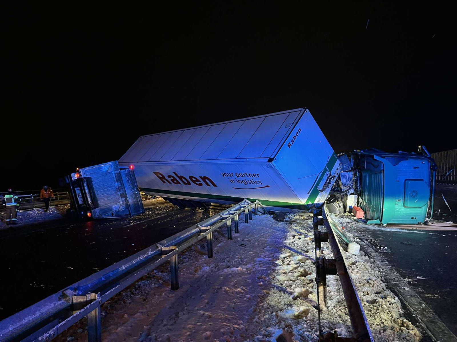 wiadomości,aktualności,WP Wiadomości Wypadek na S7 w Skarżysku-Kamiennej. Tiry zablokowały trasę