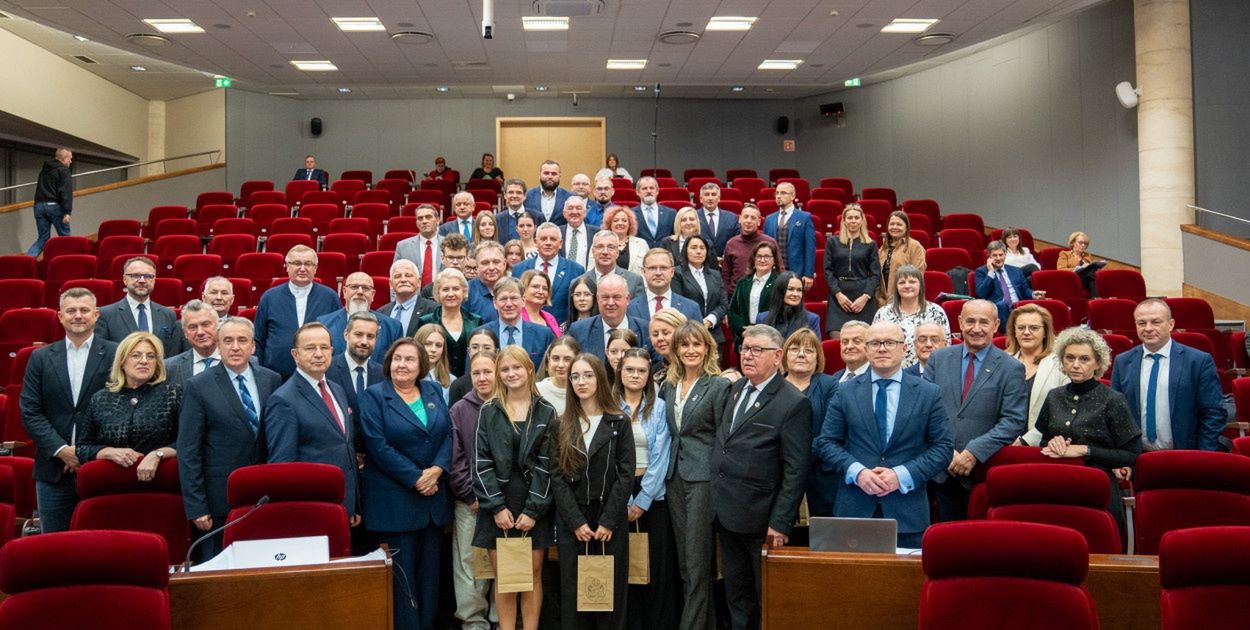 Podkarpackie: Budżet 2026 z rekordowymi inwestycjami. Sejmik debatował o finansach, historii