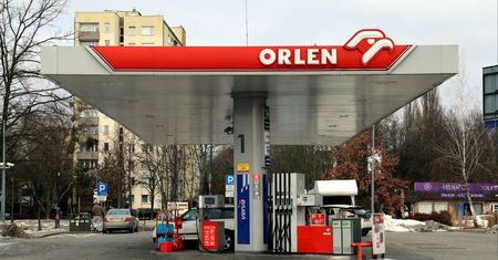 Ile zarabia się na stacji paliw? Oto kwoty na rękę na Orlenie