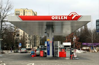 Ile zarabia się na stacji paliw? Oto kwoty na rękę na Orlenie