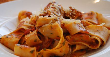 Pappardelle w sosie pomidorowym - składniki, przygotowanie, komentarz
