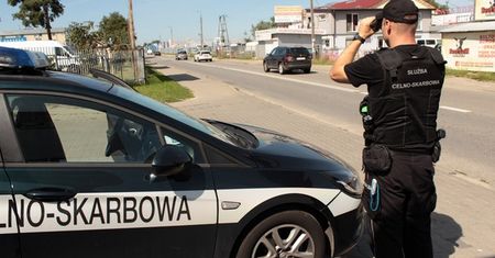 Wyłudzenia VAT na 100 mln zł. KAS i policja rozbiły szajkę przestępców