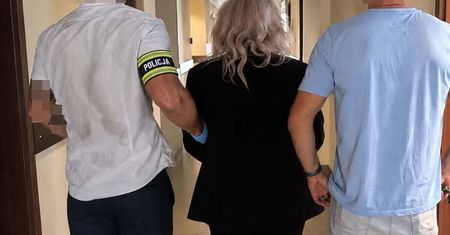 Agresywna 23-latka usiłowała uciec z łupem, wszczynając bójkę z pracownikiem ochrony. Ujawniono przy niej narkotyki