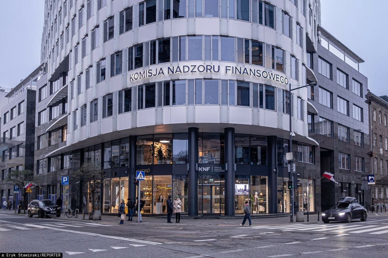 KNF ostrzega. Trzy nowe podmioty na "czarnej liście"