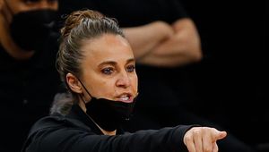 NBA. Portland Trail Blazers przeprowadzą rozmowy z potencjalnymi trenerami. Wśród kandydatów Becky Hammon