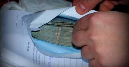 Wójt Gminy Kołobrzeg, przedsiębiorca oraz dyrektor firmy farmaceutycznej zatrzymani przez CBA