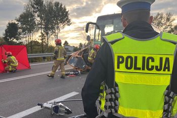 Tragedia w Kupnie. 75-latka wjechała pod autobus