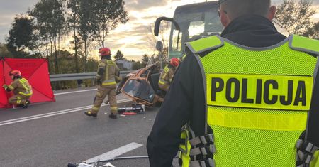 Tragedia w Kupnie. 75-latka wjechała pod autobus