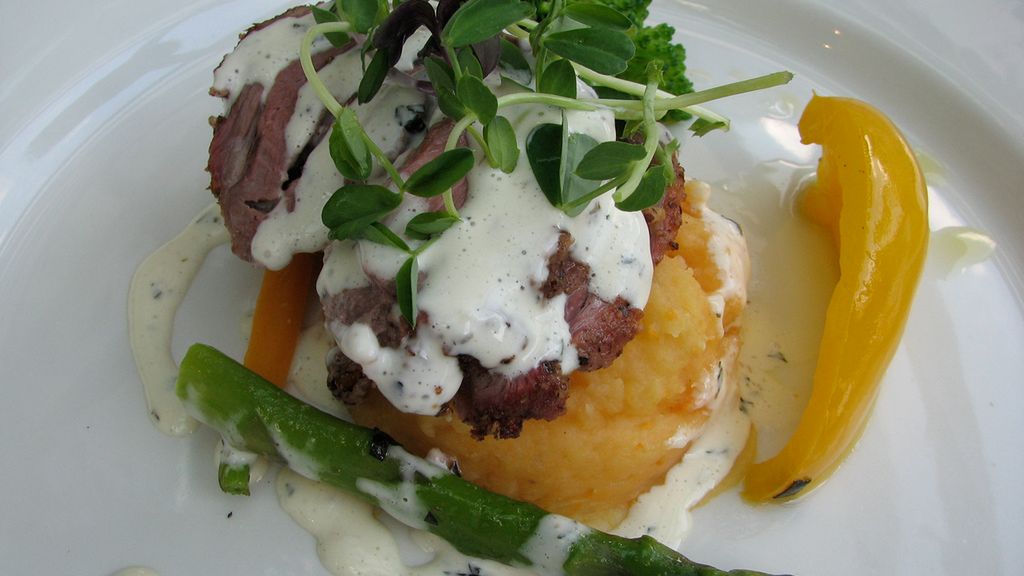 Pieczona cielęcina zrazowa górna (samo mięso)