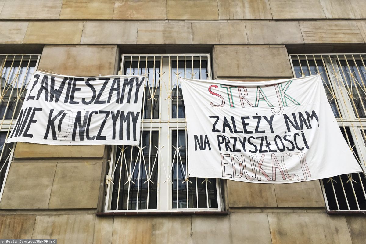Strajk Nauczycieli 2019. W szkołach w Warszawie i w całym kraju rusza strajk włoski. Sprawdź, co oznacza dla nauczycieli i uczniów