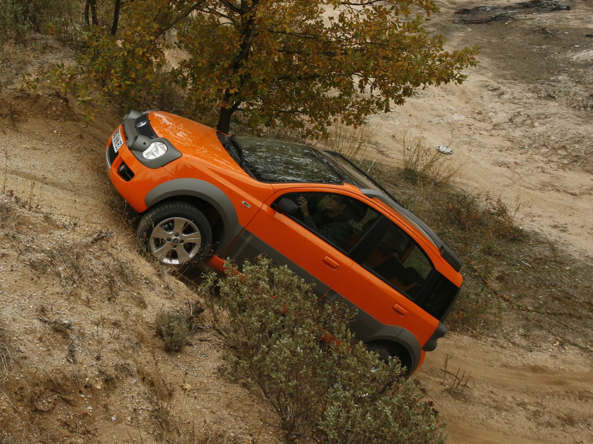 Fiat Panda 4x4 Cross wygląda oryginalnie i daje możliwość zablokowania sprzęgła wielopłytkowego.