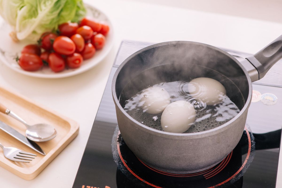 Co zrobić, by jajka nie pękały podczas gotowania?