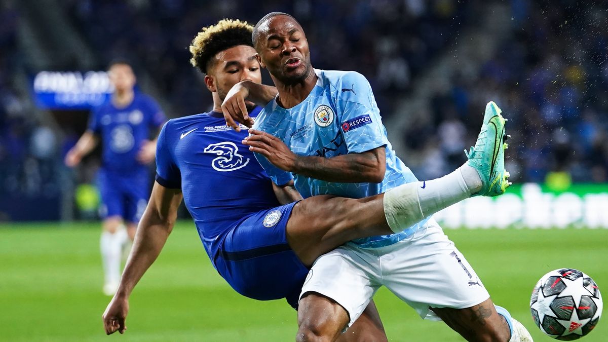 Getty Images / Matt McNulty - Manchester City / Na zdjęciu: Reece James (z lewej) i Raheem Sterling