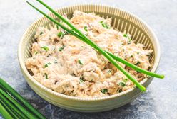 W misce połącz tuńczyka i dodatkowy składnik. Rybna pasta lepsza niż awanturka
