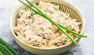 W misce połącz tuńczyka i dodatkowy składnik. Rybna pasta lepsza niż awanturka