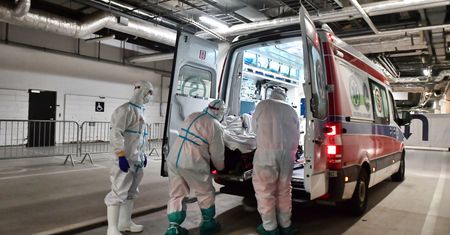Koronawirus w Polsce: zmarło 50 000 osób. Dziś 29 978 nowych zakażeń