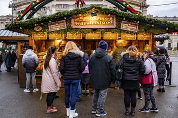 20 zł za grzaniec w Warszawie. Wiemy, ile kosztuje w Wiedniu