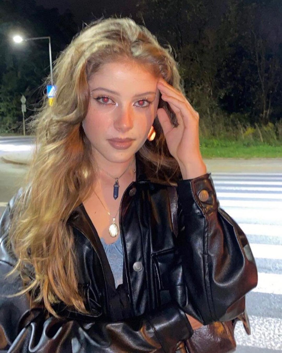 Anna Dąbrówka w blond włosach