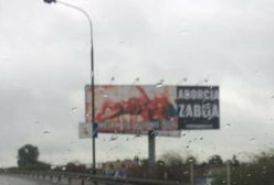 Szokujący billboard płodu przy ulicy. Mieszkańcy niedowierzają